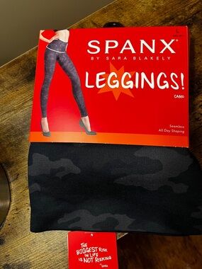 Spanx Leggings| Seamless| All Day Shaping| Black Camo| Size Large